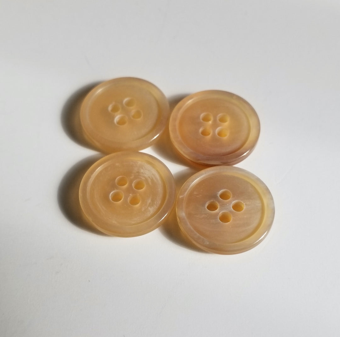 Perle Bøffelshornsknap 61 : Champagne - 17 mm