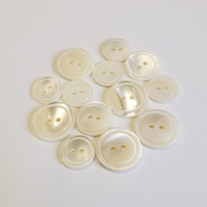 Perlemorsknap 7 : Natur hvid - 17 mm