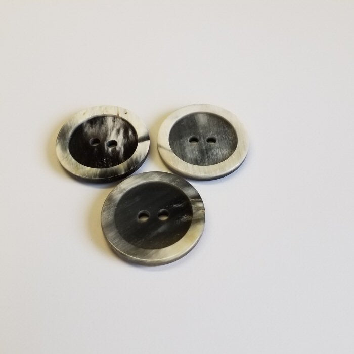 Bøffelhornsknap 1 : Sort & hvid - 20 mm