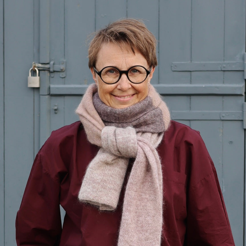 Adventskalender – Strikkekit med 4 gaver (IRIS eller SIRI tørklæde)