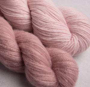 N: 312 Rosa / C: 328 Rosa