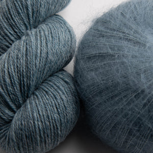 N: 617 Mørk mint / C: 623 Dueblå