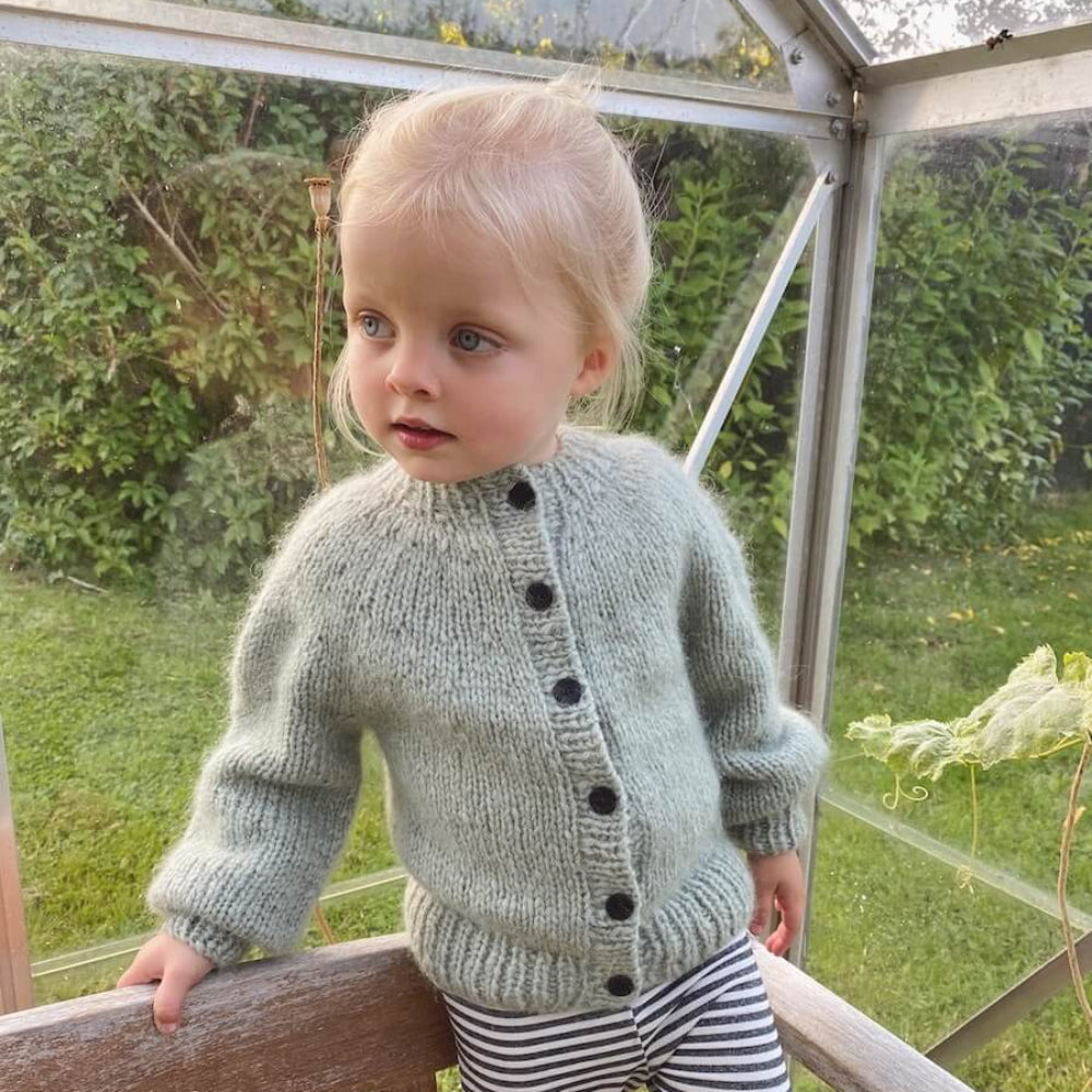 Novice Cardigan Mini - Chunky Edition PetiteKnit - Strikkekit