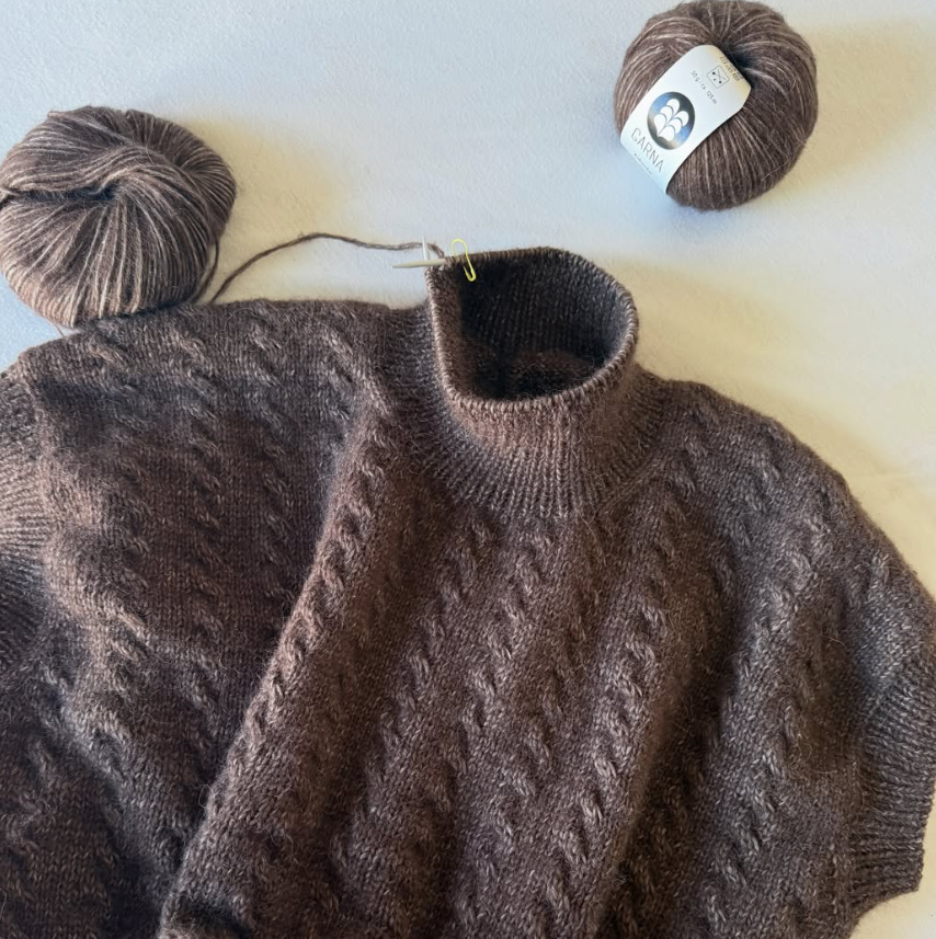 Adventskalender – Strikkekit med 4 gaver (Ripple Vest Lenes Knitwear)