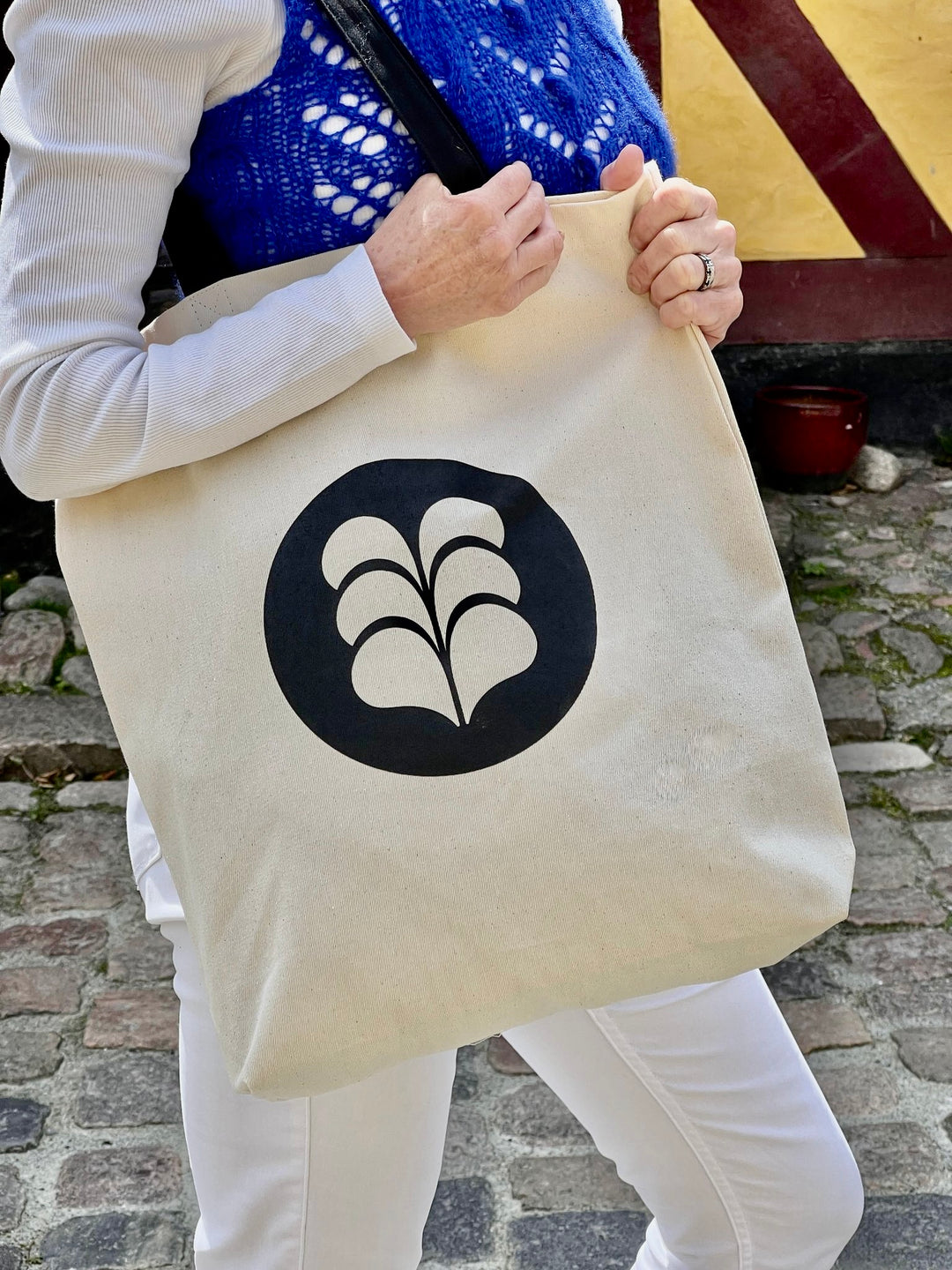 GARNA TOTE BAG