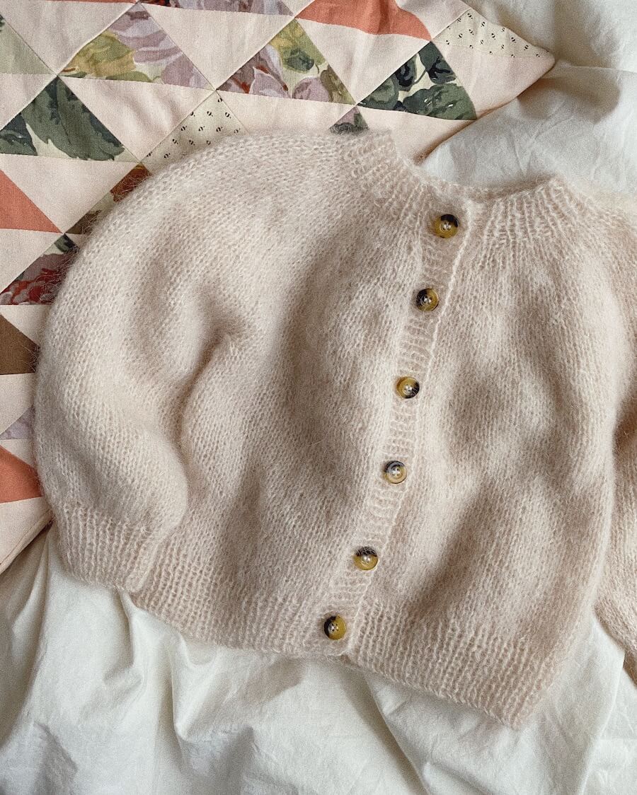 Novice Cardigan Mini - Mohair Edition PetiteKnit - Strikkekit