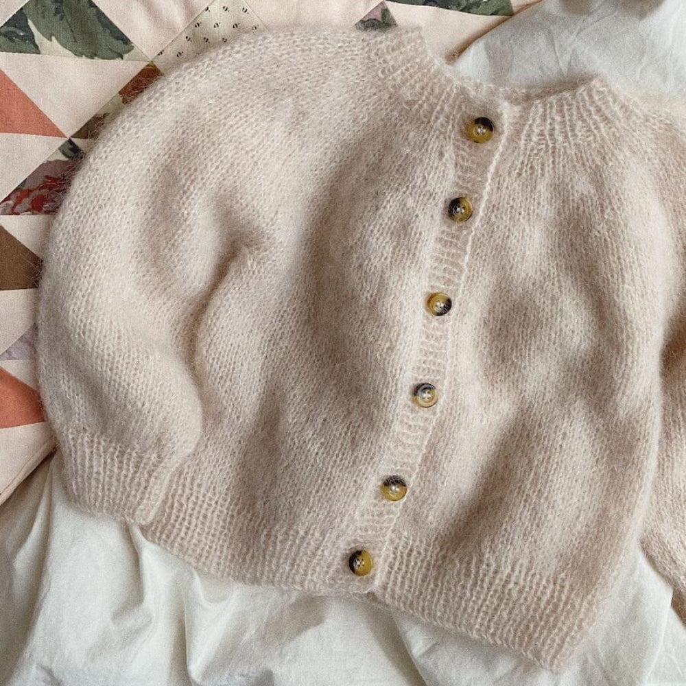 Novice Cardigan Mini - Mohair Edition PetiteKnit - Strikkekit