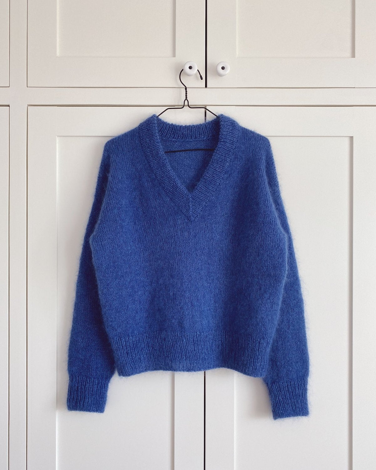 Stockholm Sweater V-Neck PetiteKnit - Strikkekit Mohairsilke